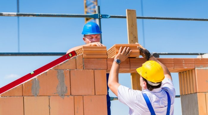 Какой кирпич подходит для строительства дома